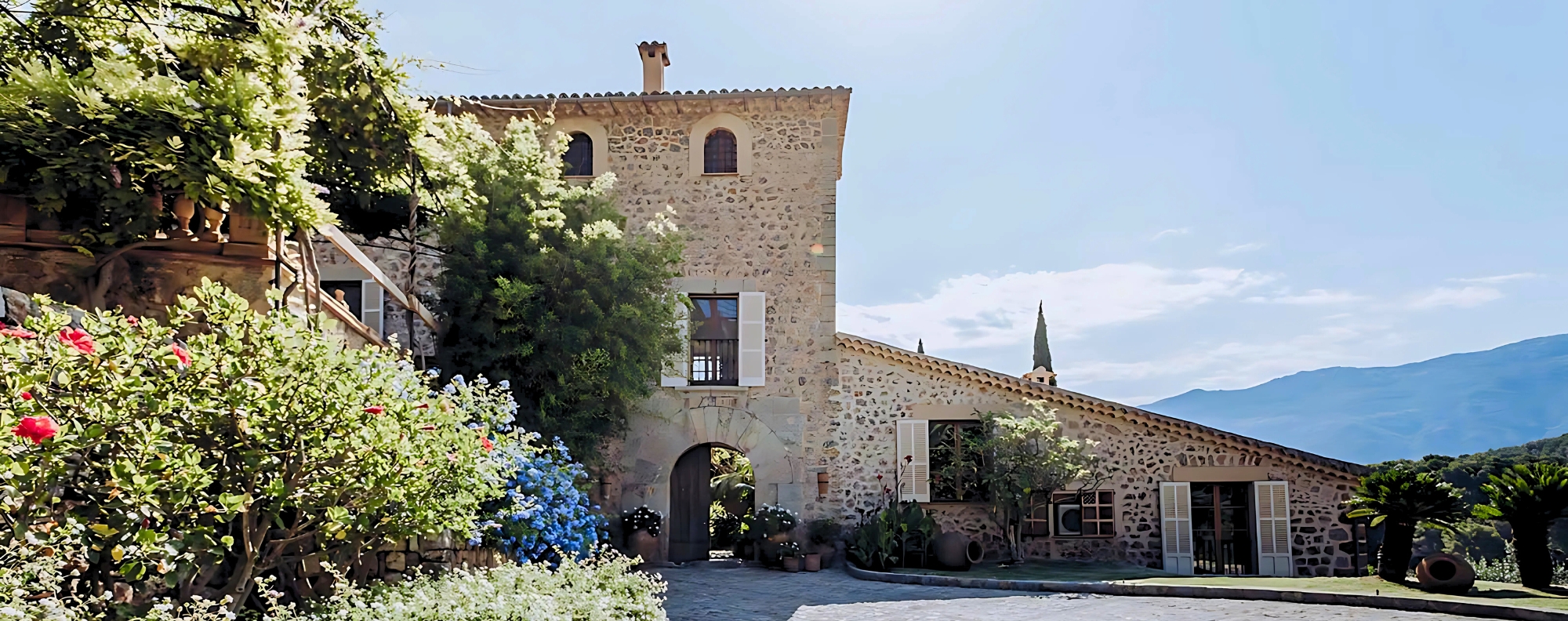 Dining table at Le Chardon - large luxury chalet