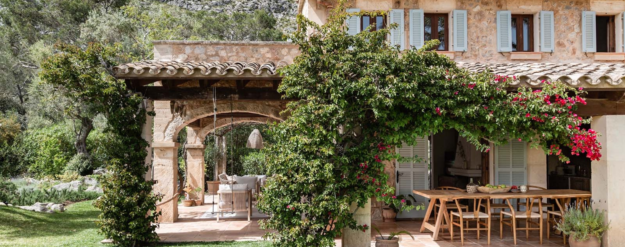 Dining table at Le Chardon - large luxury chalet